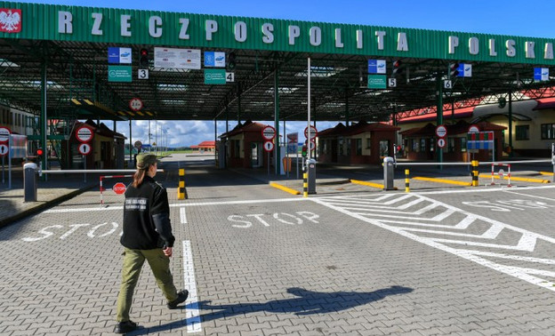 Польша запретила въезд в свою страну автомобилям с российскими номерами