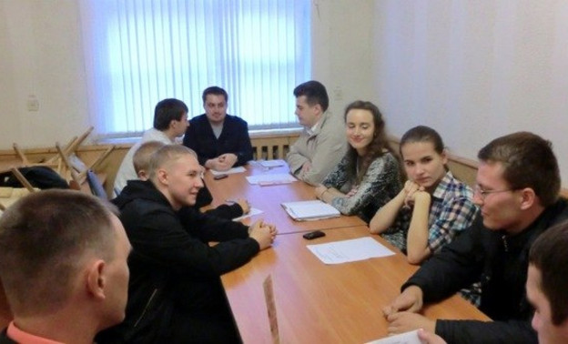 Активные кировчане смогут занять место в Молодёжном парламенте области