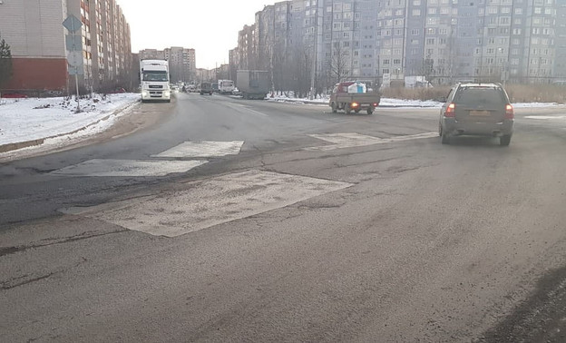 Кировская мэрия за свой счёт отремонтировала Луганскую, на которую действовала гарантия