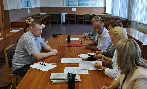 На два места в Гордуме претендуют 16 человек. Среди них - директор «Калинки-Морозов» и юрист Антон Долгих