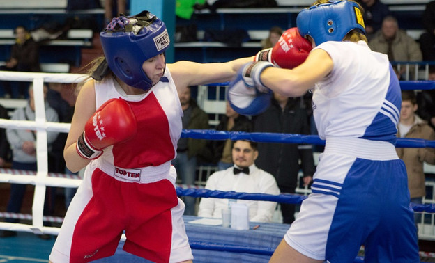 Кировские девушки завоевали три медали на окружных соревнованиях по боксу