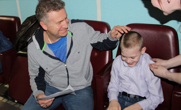 Леонид Агутин исполнил мечту кировского ребенка-инвалида