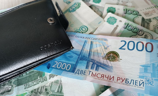 Эксперты назвали среднюю зарплату в Кировской области за полгода