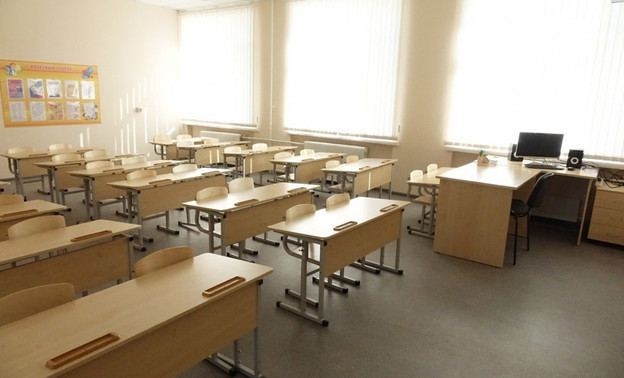 Итоги дня 25 ноября: сокращение платных должностей в Заксобрании и дистанционка в школе