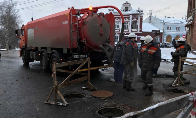 Четыре человека пострадали при прорыве теплотрассы на Казанской