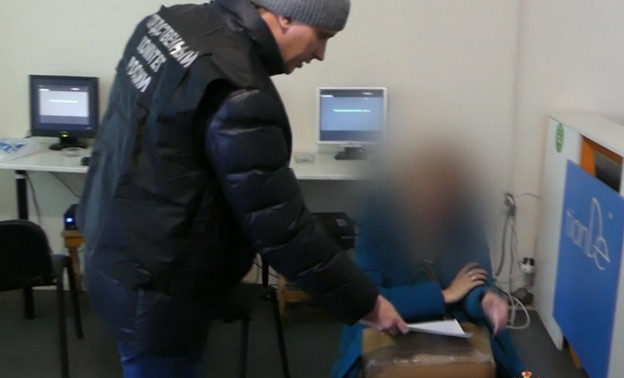 Пять жителей Омутнинска задержали за организацию азартных игр в придорожном кафе
