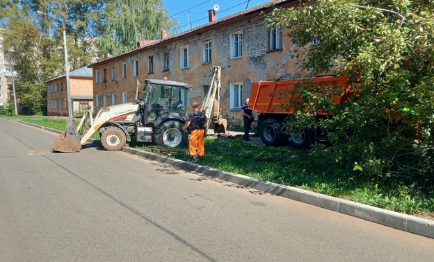 На улице Цеховой в Кирове восстанавливают подачу водоснабжения