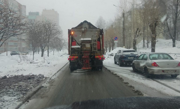 Дорожники усилят работу по обработке улиц Кирова от гололёда