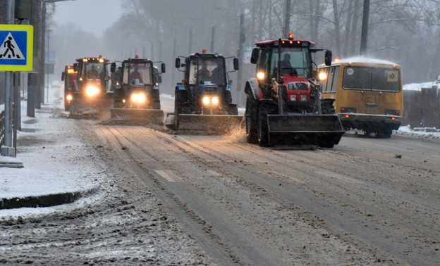 В Кирове очистили от снега основные магистрали