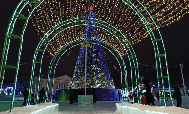 Определился подрядчик, который займётся оформлением Театральной площади к Новому году в Кирове