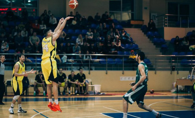 Баскетбольный клуб "Киров" одержал эпичную победу над лидером своего дивизиона.