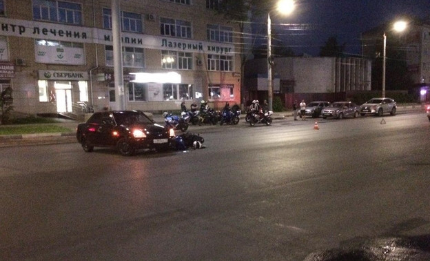 На Воровского в столкновении с «Ладой» пострадал мотоциклист: его увезли на скорой