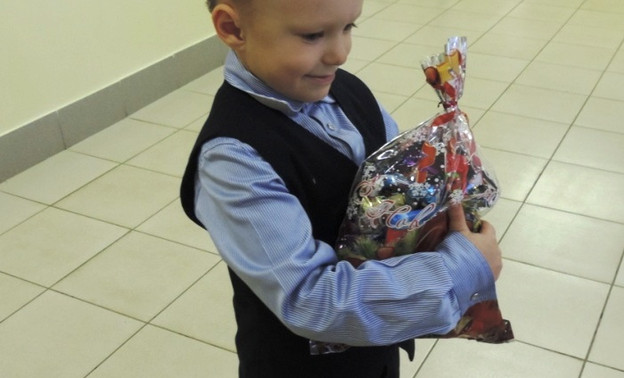 В канун новогодних праздников воспитанники детских домов получили подарки от Рахима Азимова