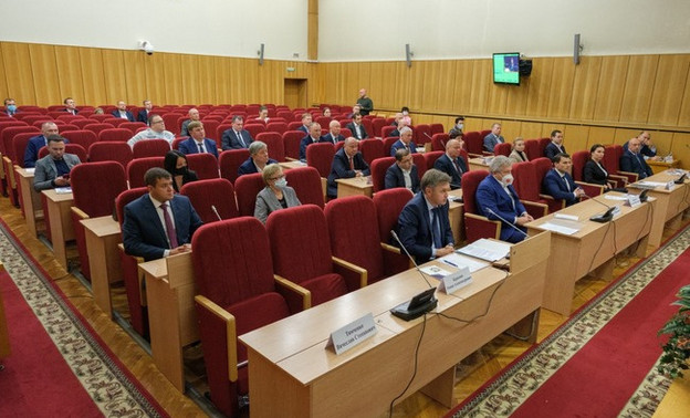 Шесть партий и 40 депутатов. Кто будет работать в кировском Заксобрании ближайшие пять лет