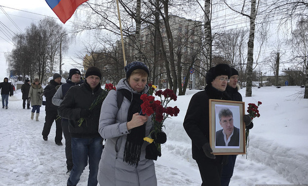 На пикет в память о Борисе Немцове в Кирове пришли около 20 человек