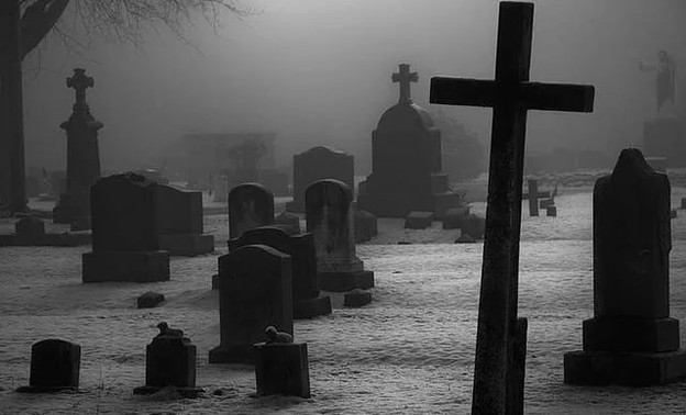 Следователи разбираются в таинственной смерти на омутнинском кладбище