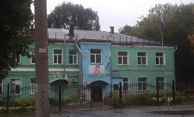На ремонт кировской школы для детей с ОВЗ «Хрусталик» выделили более 900 тысяч рублей
