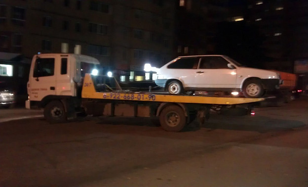 С ремонтируемой улицы Горького эвакуировали припаркованную «восьмёрку»