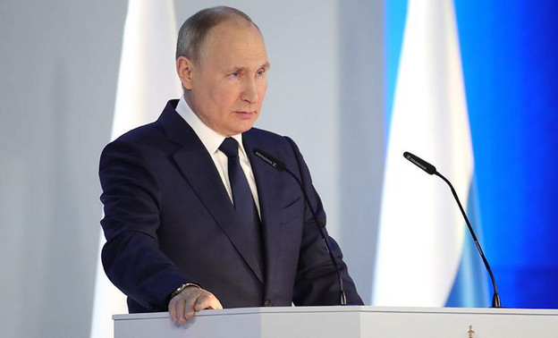 Президент России Владимир Путин начал обращение к Федеральному собранию
