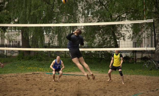 Кировские спортсмены готовятся открыть сезон пляжного волейбола