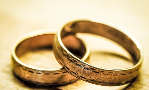 В Кировской области расторгли два фиктивных брака с азиатками