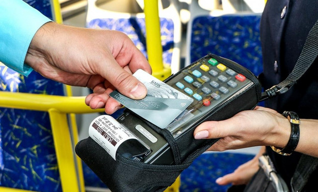 Деньги за весенние поездки в автобусах могут списать с карт кировчан в августе