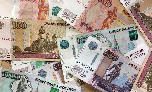 Мошенник, представляясь госслужащим, обманул двоих кировчан на 36 тысяч рублей