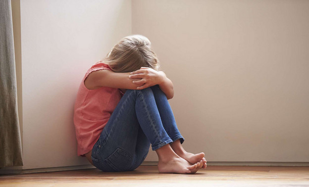 Кировчане могут сообщить о жестоком обращении с детьми и неблагополучных семьях