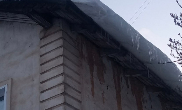 На кировчан упал снег на улице Короленко