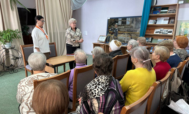 Энергетики научили кирово-чепецких пенсионеров передавать показания счётчиков и оплачивать коммунальные услуги онлайн