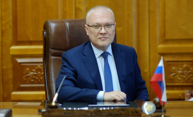 Губернатор Кировской области Александр Соколов поздравил женщин с 8 Марта