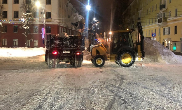 В выходные с улиц Кирова будут вывозить снег