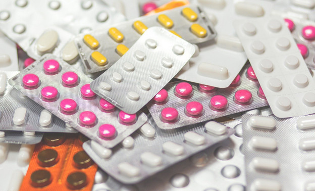 Скупать впрок без рецепта и принимать для профилактики: 7 мифов об антибиотиках