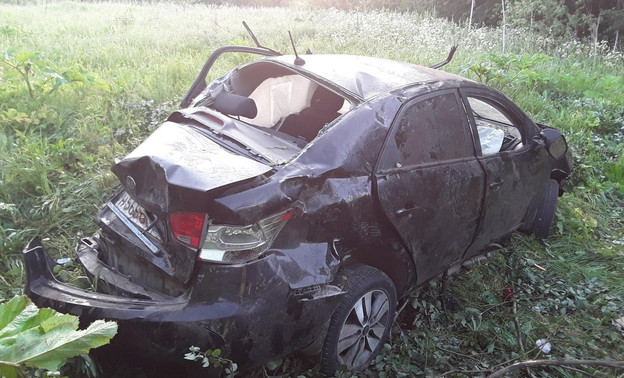 В Арбаже перевернулась иномарка с пьяным водителем: шестеро человек пострадали