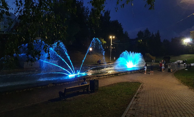 В Кирове отремонтировали протекающий фонтан в сквере 60-летия СССР