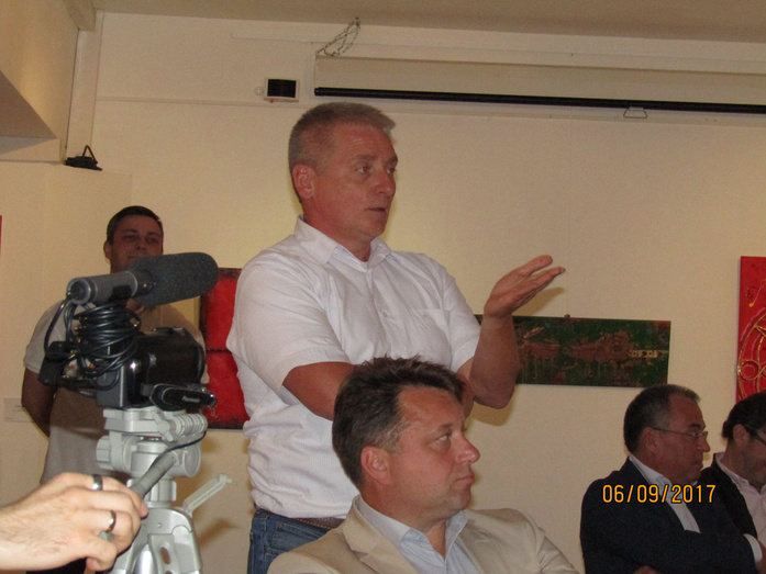 Кандидаты в губернаторы ответили на вопросы на открытой площадке , кандидат Васильев не пришёл.