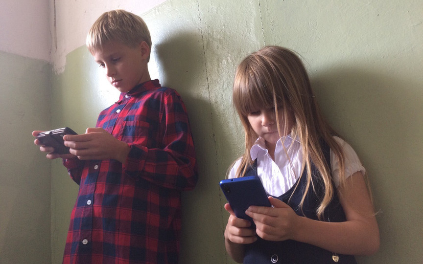 Учение - свет, а гаджетов тьма. Правильно ли запрещать смартфоны в школах?