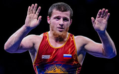 Российский борец Ахмед Усманов завоевал золотую медаль на чемпионате мира по борьбе в Сербии