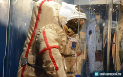 Музей Циолковского получил в подарок уникальный скафандр для выхода в космос