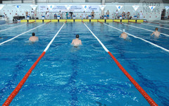 Кировские пловцы вернулись с окружных соревнований с двумя медалями в активе