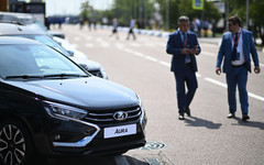 В России для чиновников закупят автомобили Lada Aura