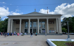 У филармонии в Кирове залили бетонное основание под памятник Александру Невскому