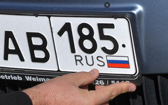 Российский флаг может стать обязательным для автомобильных номеров