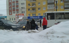 Внимание, водители! Возле ТЦ «Крым» образовалась серьезная пробка