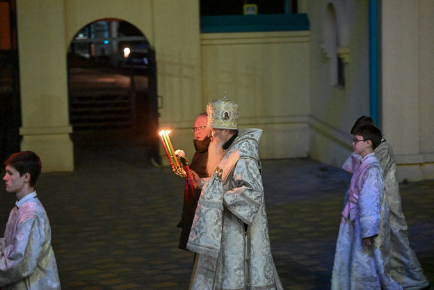 Пасхальное богослужение в храме Рождества Пресвятой Богородицы в Кирове. Фото