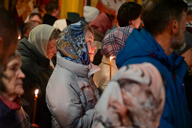 Пасхальное богослужение в храме Рождества Пресвятой Богородицы в Кирове. Фото