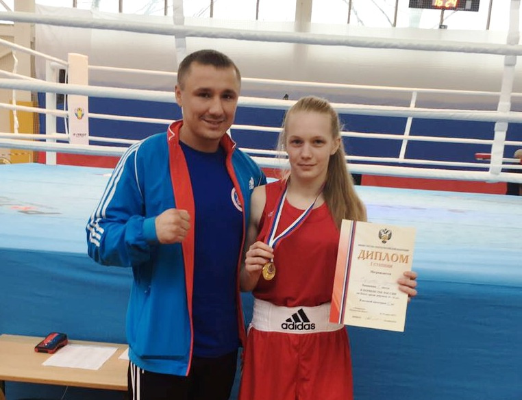 «Это такой адреналин, что боли не чувствуешь». 16-летняя Ирина Черезова о женском боксе и первых победах