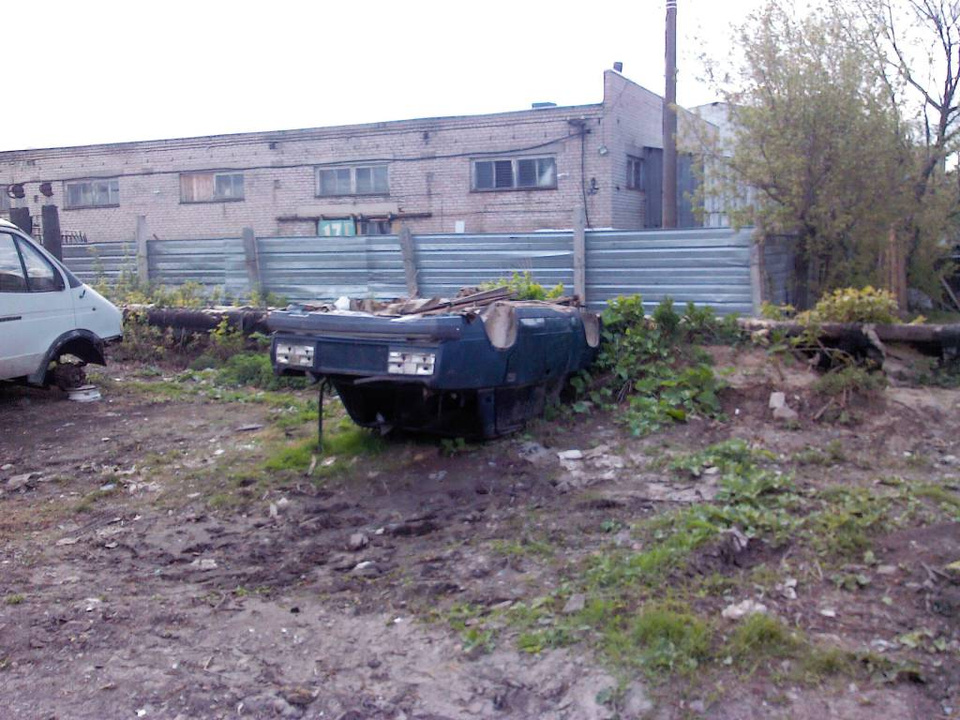 Кладбище автомобилей в Кирове.