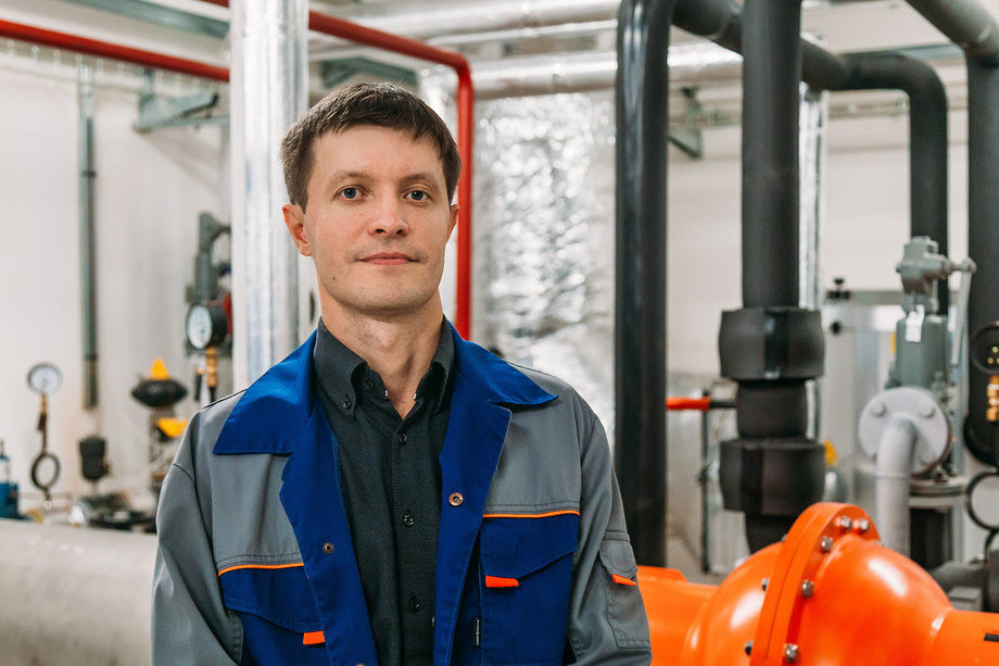 типичный заводчанин. работяга с завода. работник завода это заводчанин. завод реостат. веселый заводчанин.