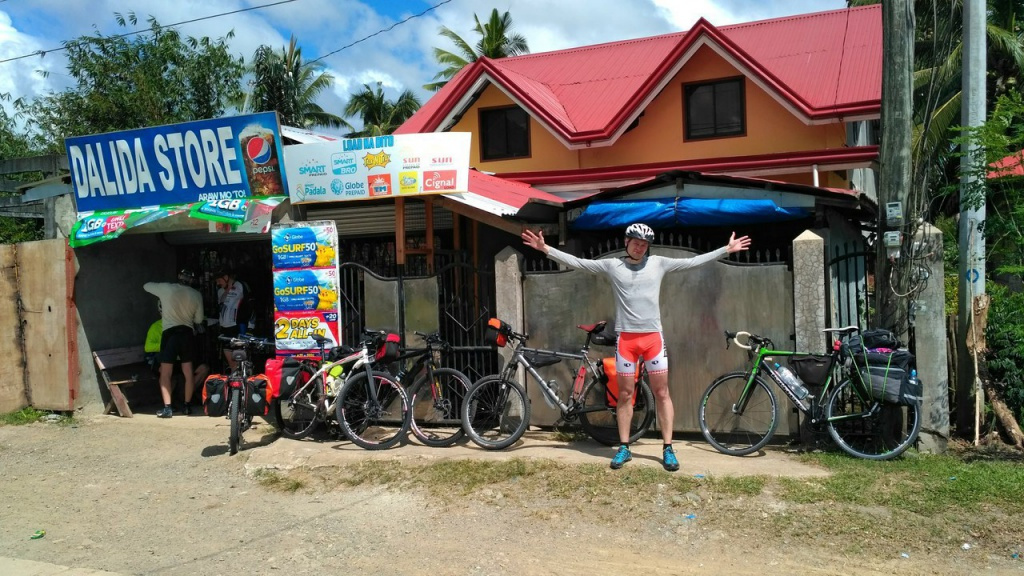 Константин Краев: «На велосипедах мы проехали практически все Филиппины»